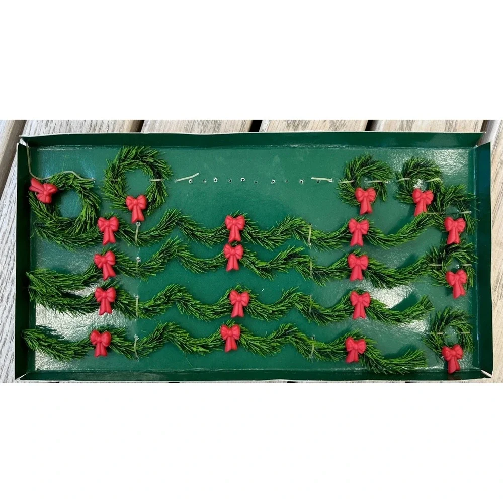 Department 56 Village Holiday Trimmings Garlands & Wreaths - Incomplete